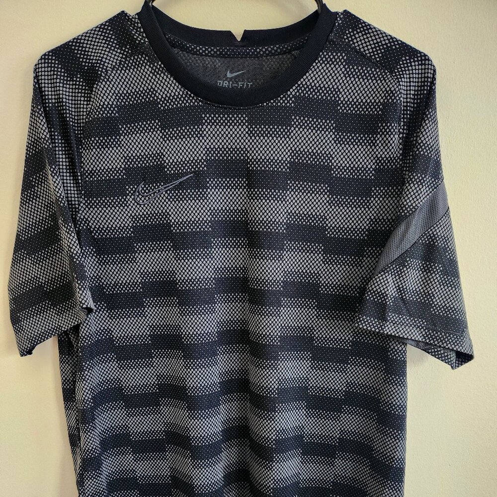 Nike Shirt Mens M Black Gray Short Sleeve Lightweight Dri Fit Active Gym Stretch
